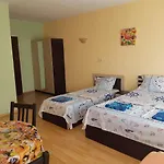 Kazlarov بيت ضيافة كيتن