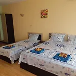 بيت ضيافة Kazlarov كيتن