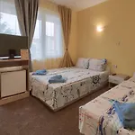 Kazlarov بيت ضيافة كيتن