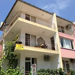 بيت ضيافة Kazlarov