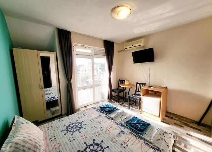 Kazlarov Πανσιόν *