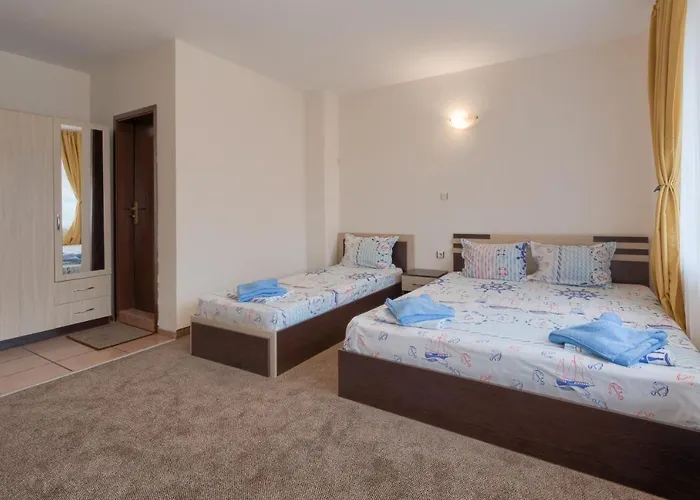 Kazlarov ゲストハウス キテン