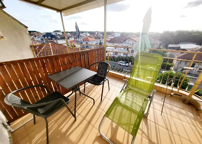 ゲストハウス Kazlarov キテン